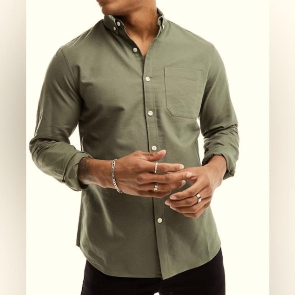 NEW -New Look long sleeve regular oxford shirt in khaki-Olive Green. Size medium